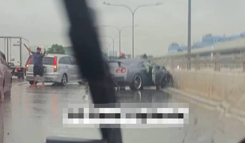 昨天!新加坡遭40年来最强暴雨袭击,全岛多处被洪水淹没,驾车犹如水中行船