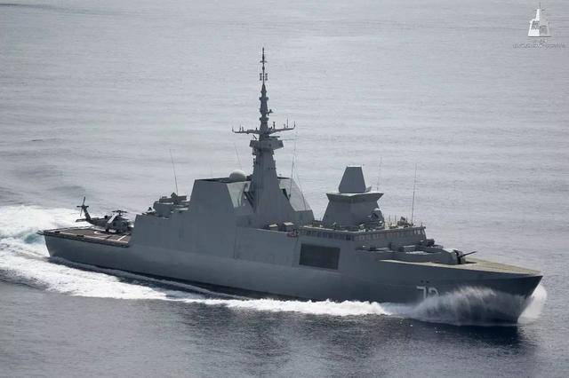 新加坡占了个好位置和堪称精锐的海军