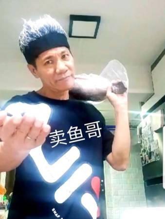 ◤新国启动断路器◢没演出觅出路 歌台一哥直播卖鱼 广东歌后变送餐员