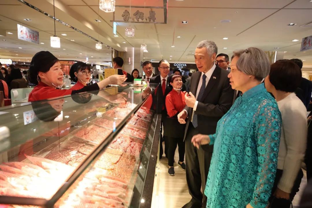 李显龙CP秀恩爱放大招:在韩国搭了个“凯旋门”!