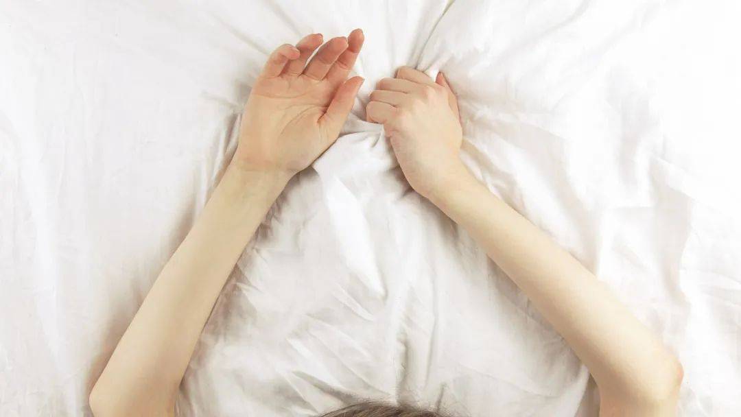 新加坡国大毕业男子,潜入女生宿舍……偷走了一个情趣用品