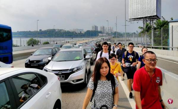 狮城学校假期开始了 又要塞上4小时通关