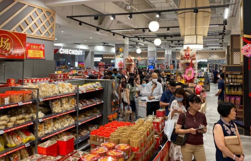 什么？一大早超市门口就有人排长队抢购