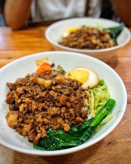 新加坡最好吃的鹵肉飯！！帶上你的味蕾假裝去台灣！！超正宗&amp;創新鹵肉飯全覆蓋