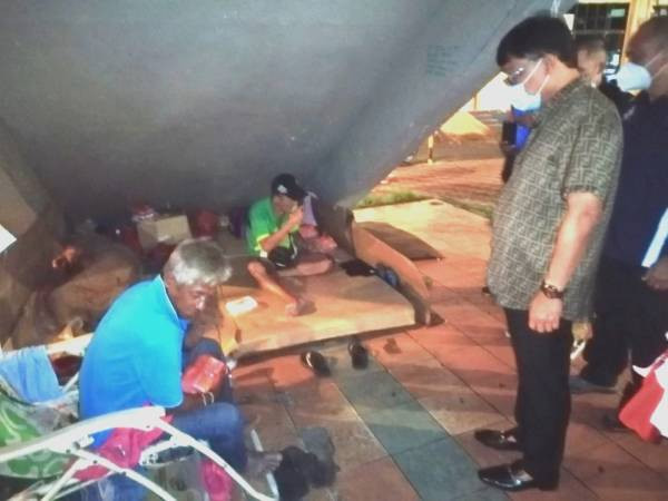 ◤肺炎疫情◢ 邊境未全面開．無法越堤工作 馬勞淪爲流浪漢