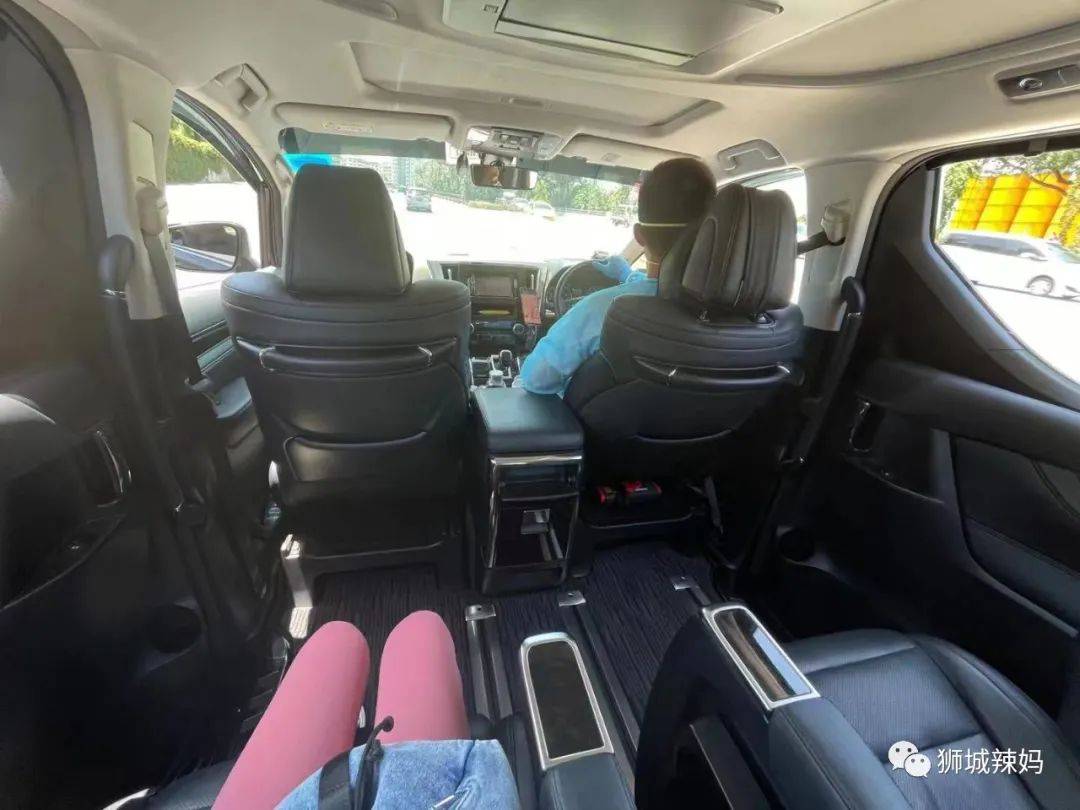 去迪拜旅游回新加坡!我的航班邻座确诊了,卫生部连环夺命Call!48小时我经历了什么