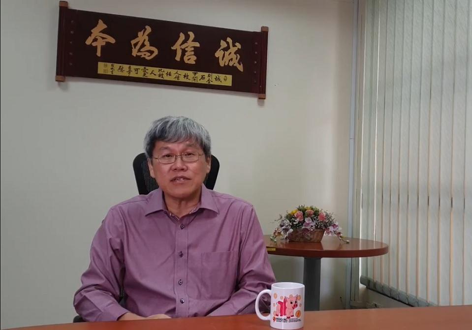 这位后港区议员小时候穷到要穿女装上学