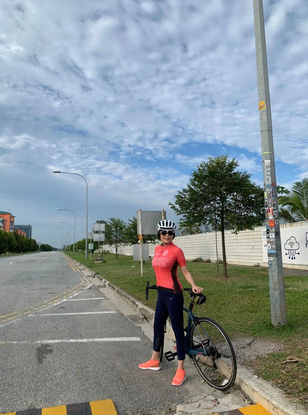 新加坡这根灯柱，成为了“法外之地”