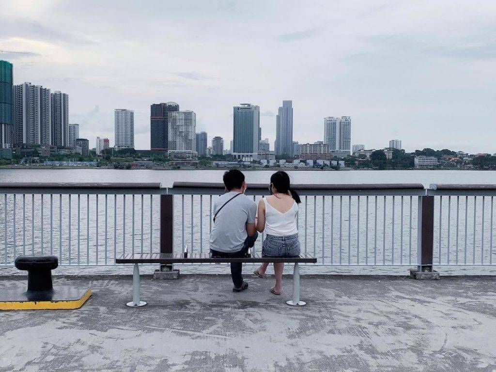 新加坡大北邊🌍 “兀蘭海濱公園”沿海長廊,眺望柔佛海峽全景🌊 免費大型空中探險設施
