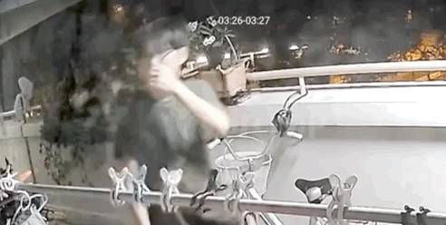 新加坡57岁的内衣贼被抓,最高判三年坐牢+罚款