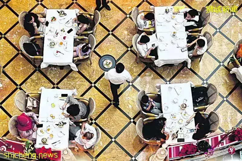 佳节聚会多脱罩说话 专家：染奥密克戎风险增三倍