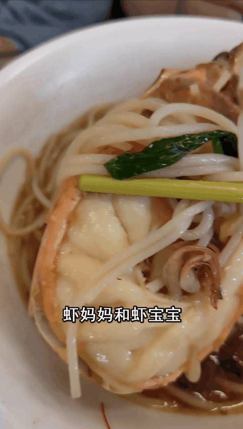 人气爆棚！新加坡老字号虾面：$6新币起一碗，虾汤浓郁，口口有虾黄