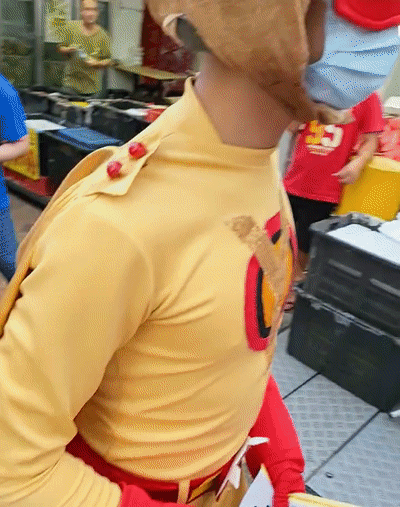 78%社区奥密克戎!前天,新加坡牛车水再现人挤人!张文宏谈北京疫情: 2022疫情或结束