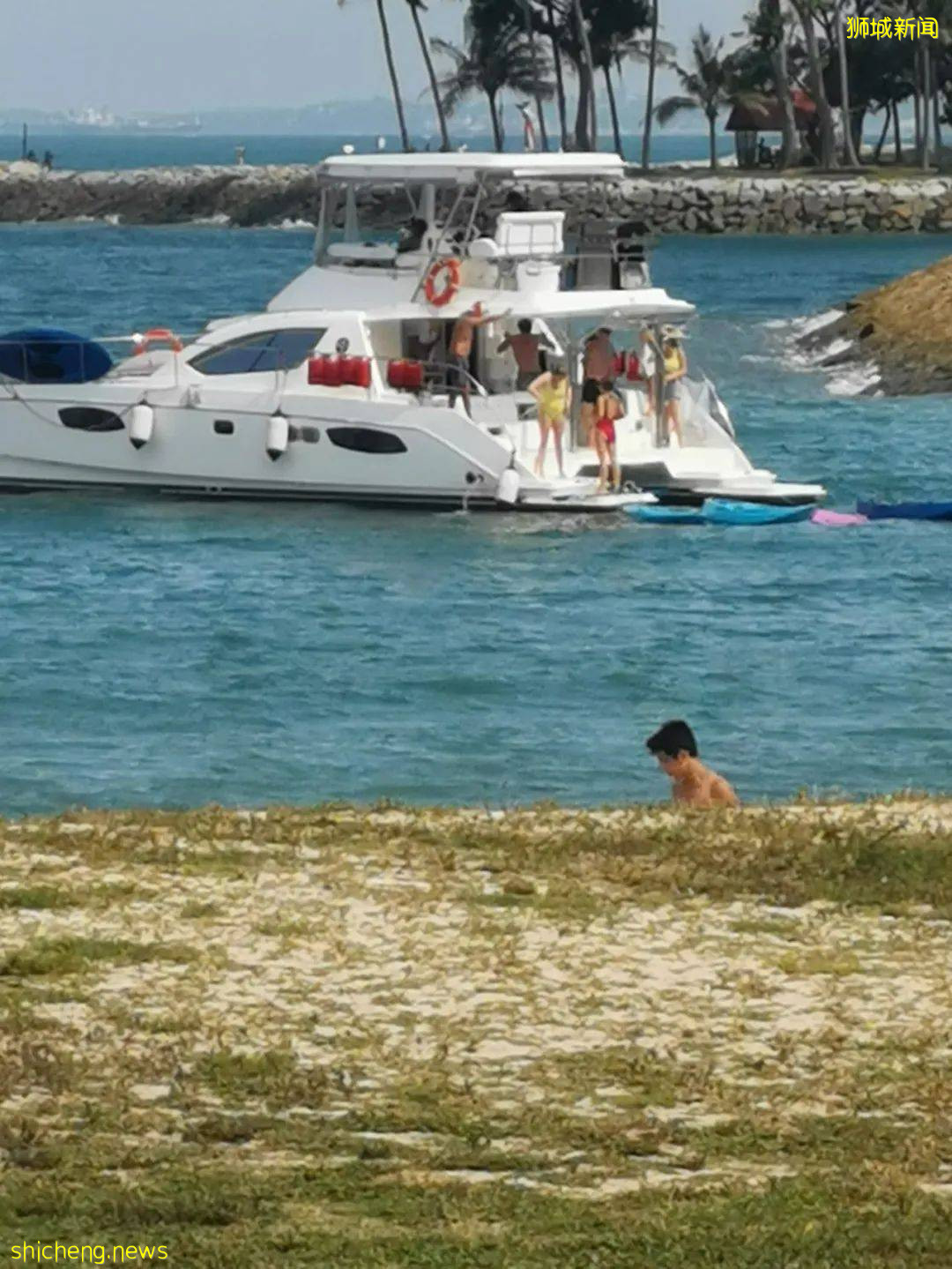 这8个人在新加坡违反防疫规定，被永久取消工作资格