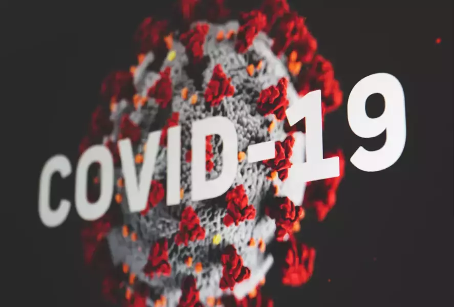 防止冠病新變種奧密克戎擴散!新加坡從明天起收緊入境防疫措施