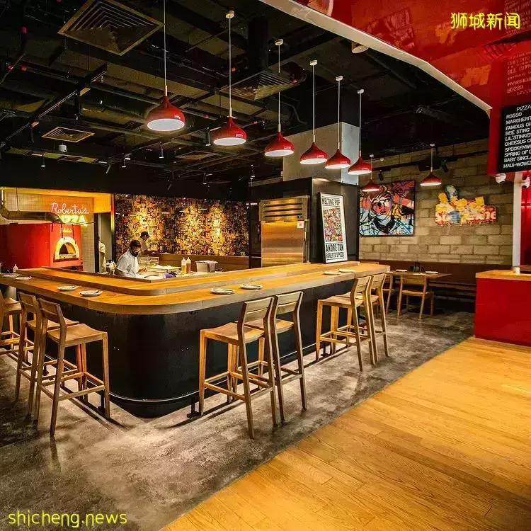 纽约最佳披萨“Roberta's”来了!主打木炭炉火披萨,不接受提早订位,要吃只能去现场等🍕