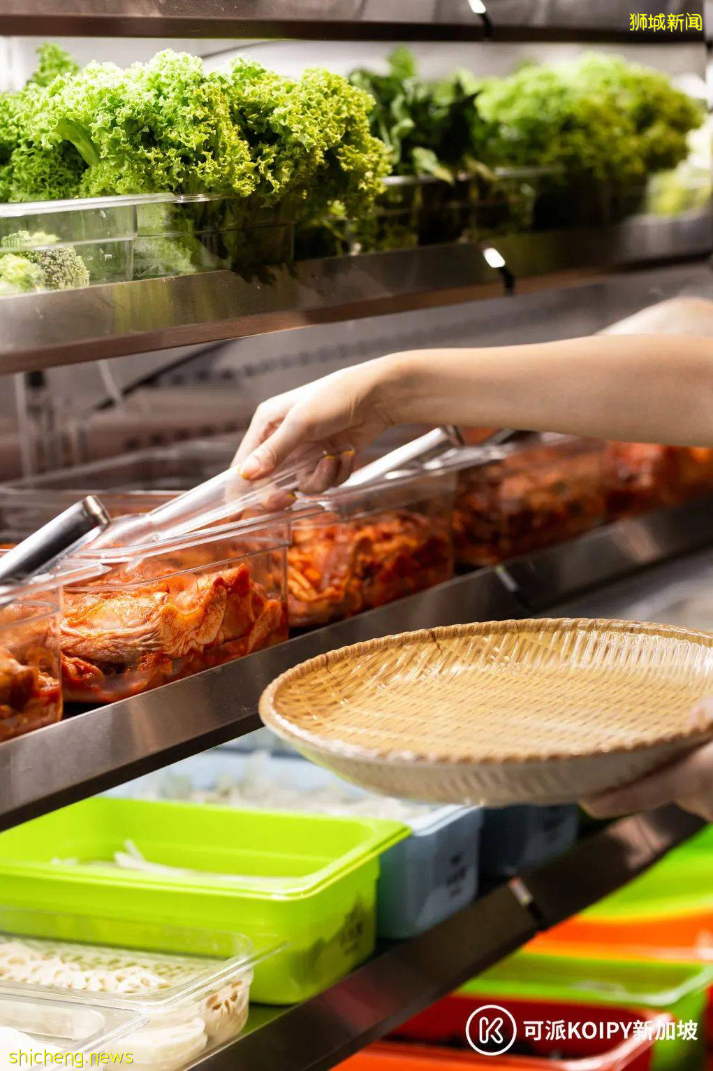 小木凳自助火锅新店开业两人同行一人免单，还送菜