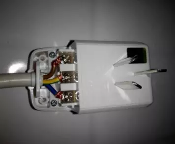 悲剧!新加坡一家三口洗澡时触电身亡,验尸官呼吁居民这么做