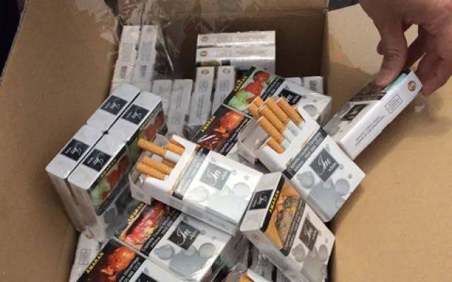 新加坡警察“釣魚執法”？網上賣煙被抓，搜查抓捕現場曝光