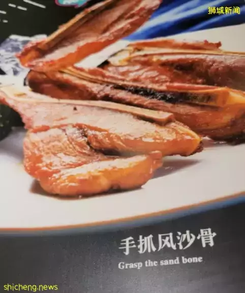 中国这家新加坡餐厅火了,服务员“高仿”新航空姐,被疯狂吐槽