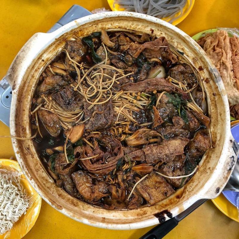 食閣裏的平民美食“奇香雞煲”正宗好味道！招牌雞煲特色湯頭、秘制調料👍 一鍋兩吃超下飯