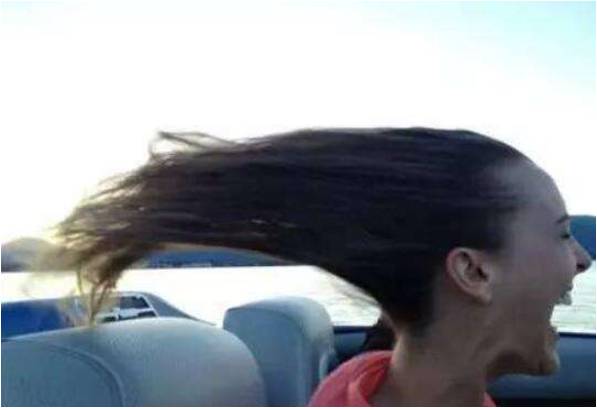 新加坡飙车党越来越野，电动滑板车飙出150迈