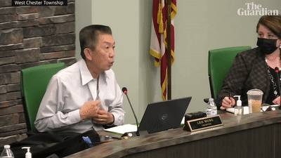 震驚!美國華裔官員被逼當場脫衣,回應歧視和汙蔑!新加坡也有“隱性歧視”嗎