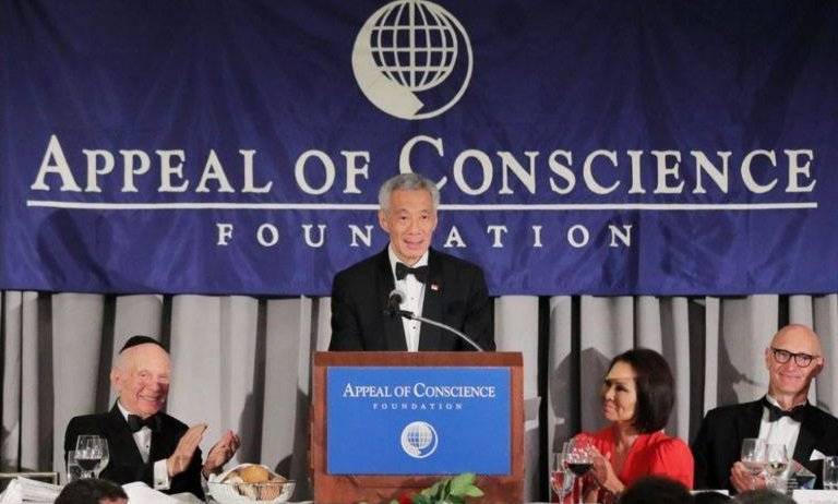 李显龙获颁世界领导人奖 “强烈反对宗教排外做法”