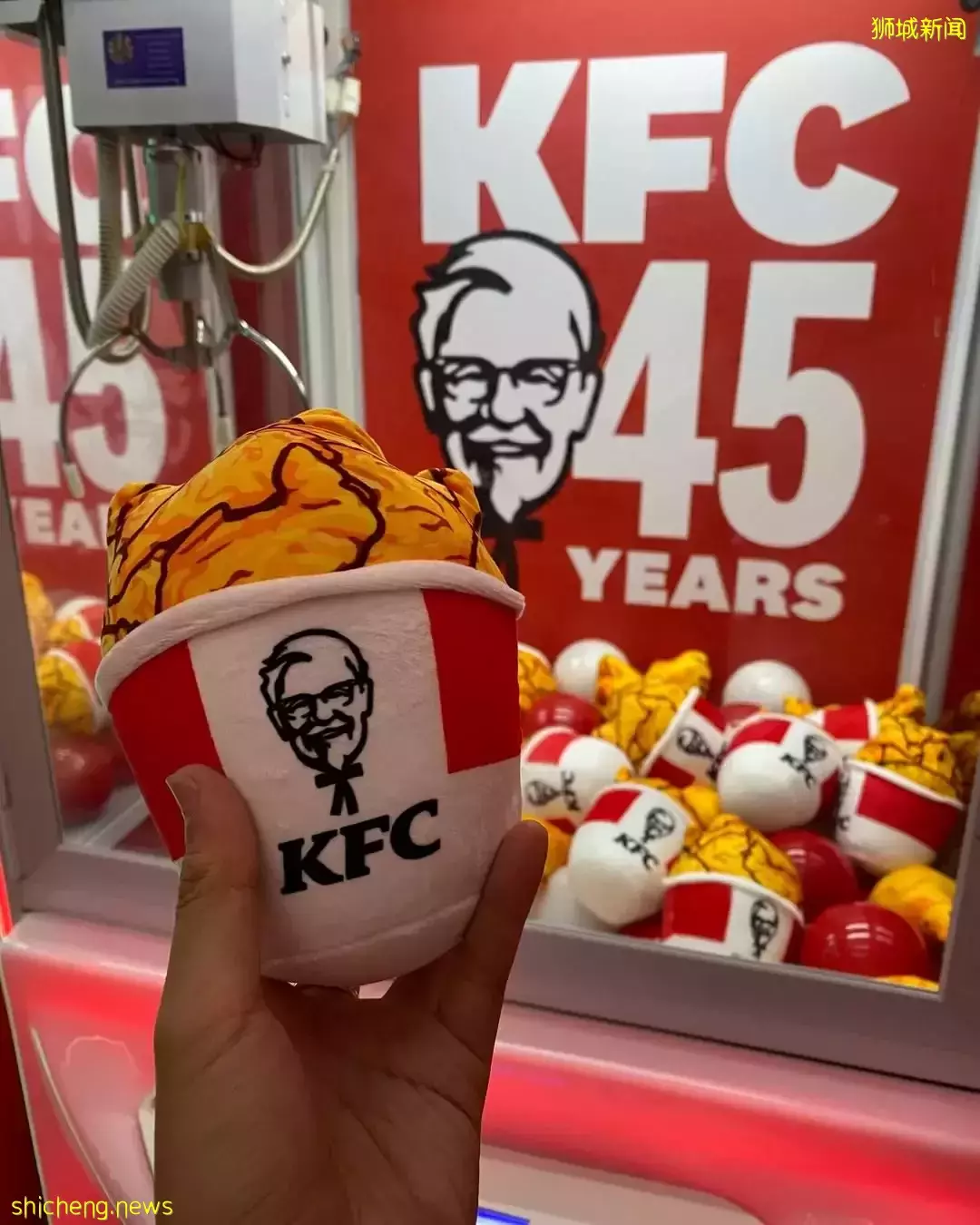 KFC 45周年快閃活動@VivoCity！前4500名可免費獲得兩塊炸雞哦