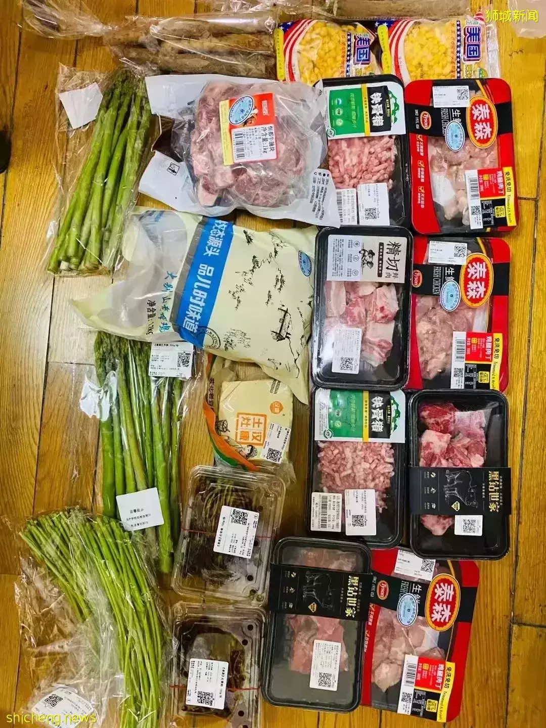 李显龙总理发声,挺中国防疫!上海的新加坡人晒冰箱,这些岛上阿姨曾囤出一个超市