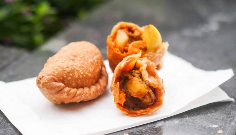新加坡最受歡迎的Curry Puffs大盤點！不止有老曾記！超地道美食吃起來