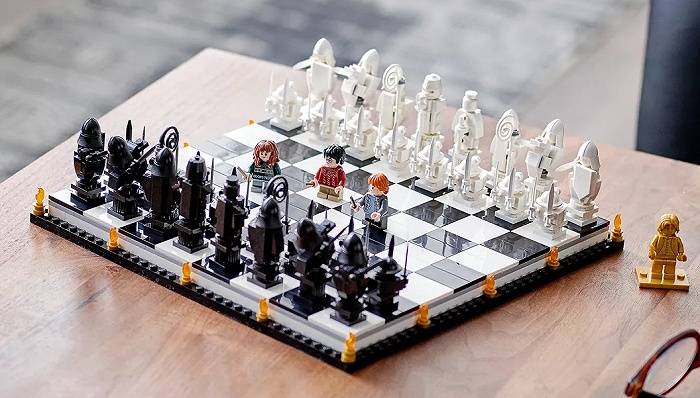 哈利波特迷集结号!乐高推出20周年纪念版巫师棋,包含一款斯内普教授小金人