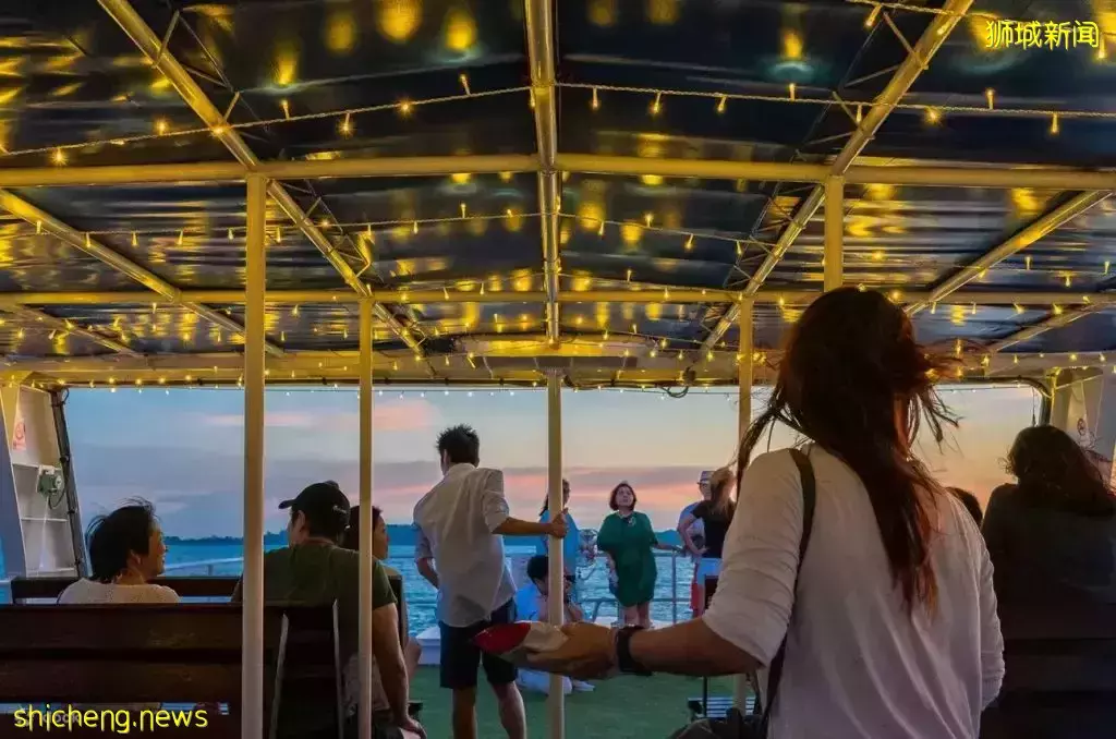 日落巡艇之旅开放预订啦!欣赏绝美夕阳+海滨夜景,全程充满浪漫氛围感⛅