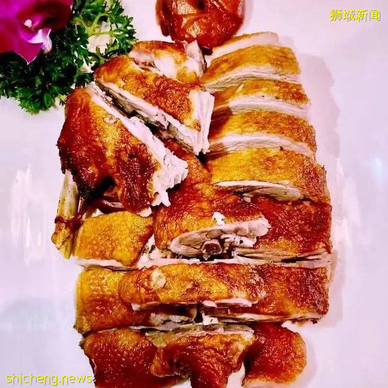 榴梿季來了!榴梿千層推出特價套餐;春秋菜館烤鴨現在僅需$9.8新