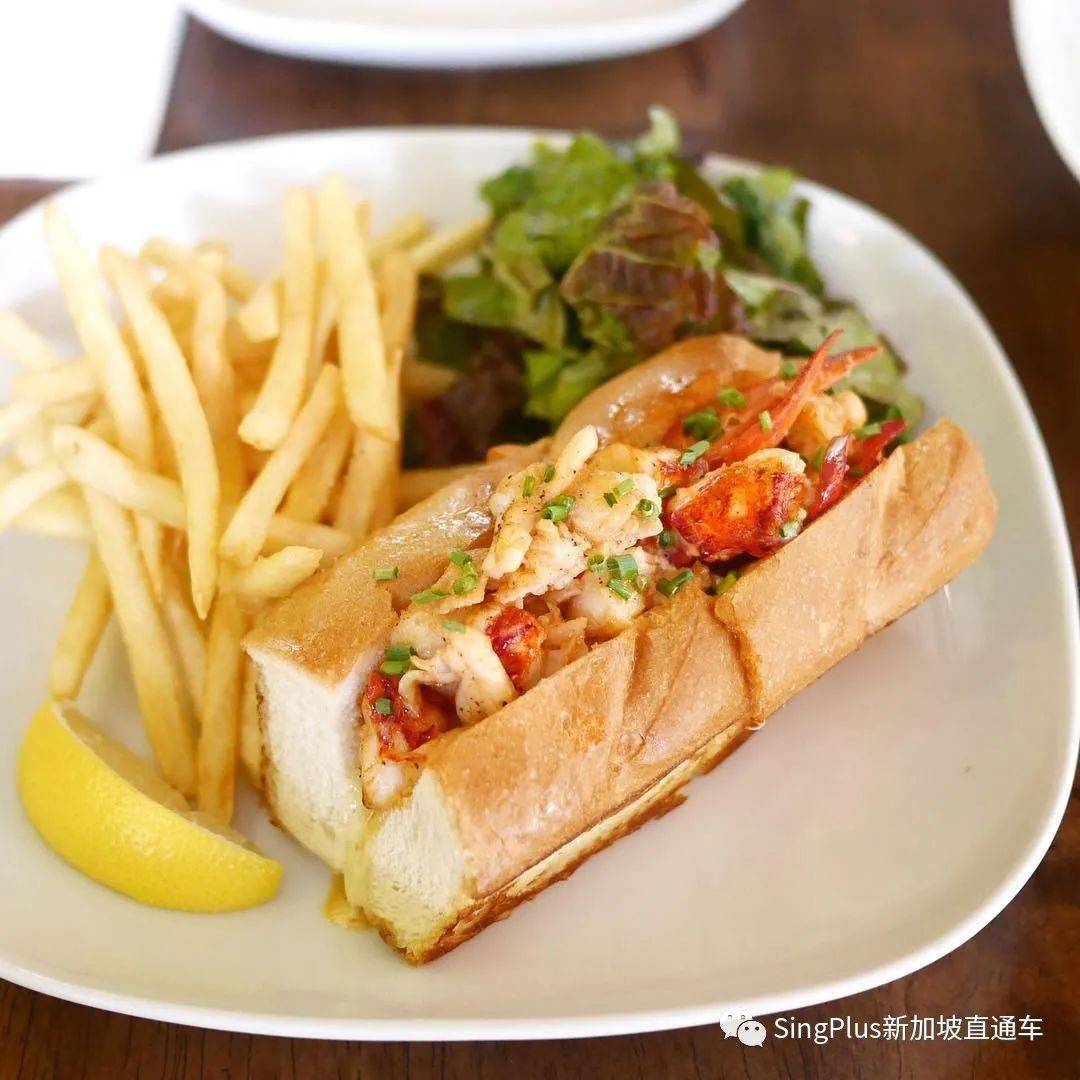 居然有人願意一天都泡在新加坡吉爾曼軍營?有點兒意思