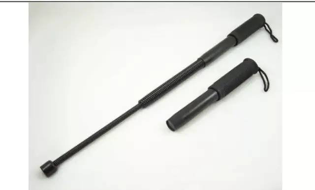 带防狼喷雾、玩具枪上街!你违法啦