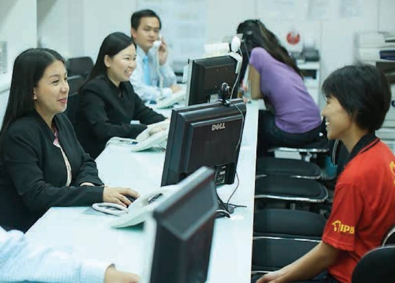 安排女佣去父母朋友家帮忙?你可能已经触法!盘点在新加坡聘请女佣需要注意的事项