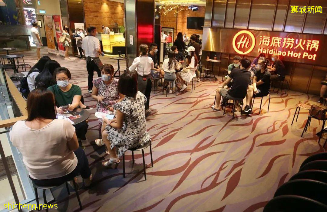 在新加坡海底捞上班,就像被打了鸡血一样