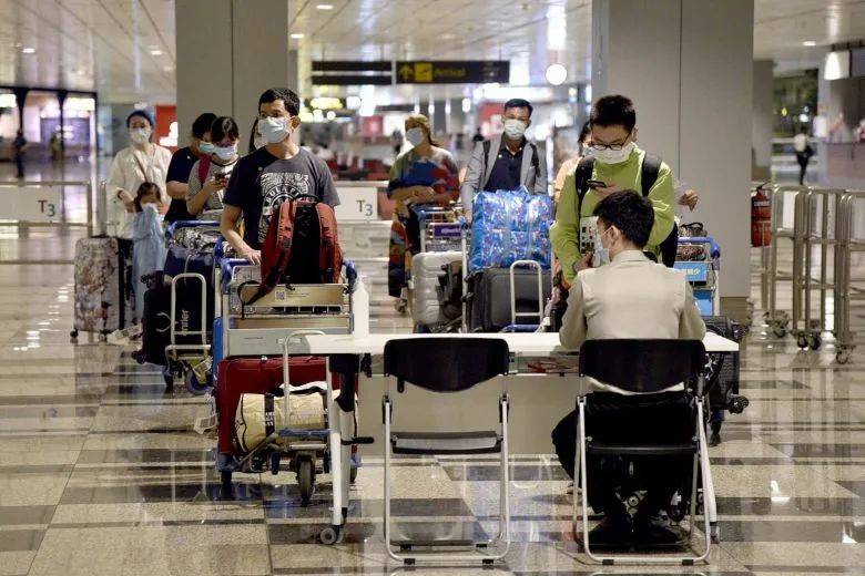 隔離14天不夠了,新加坡要改21天?!