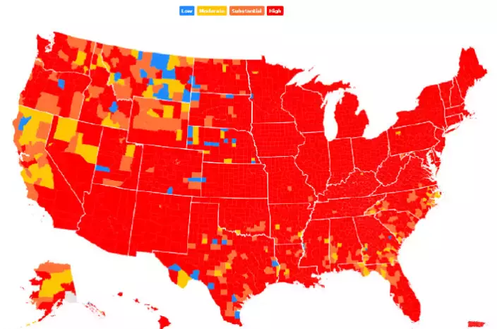 公然違規!新加坡克拉碼頭百人狂歡跨年: 不戴口罩、貼面跳舞!或導致超級傳播