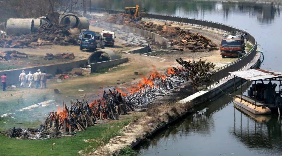 印度全面告急！日增34萬例，屍橫遍野、火葬場爆滿！還有人設法逃往新加坡