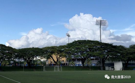 看了新加坡的云，才明白什么是天空之城！