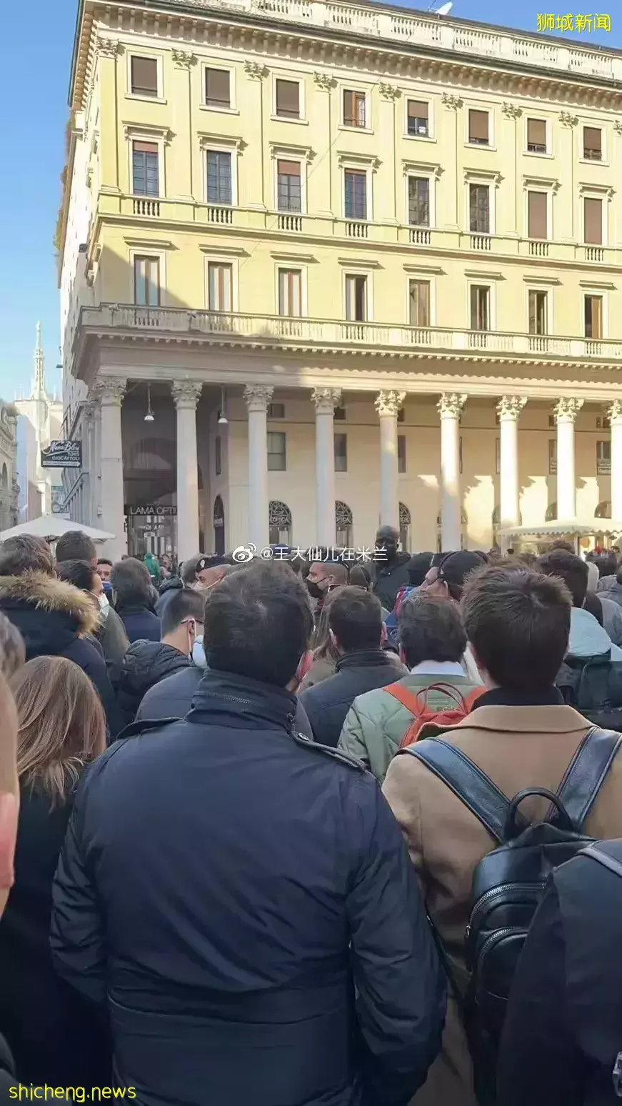 實拍!新加坡濱海灣金沙和烏節路人山人海,因爲它!有人暈倒、對警察喊:拿槍射我啊