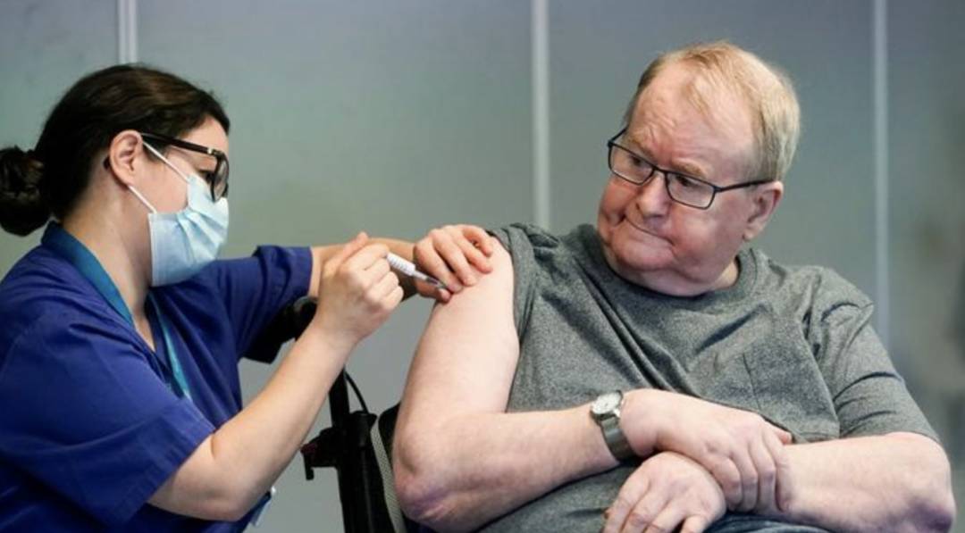 72歲老人接種疫苗後心髒驟停、生死不明!衛生部回應了