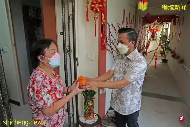 增佳節氣氛回報鄰裏關照 馬來兄弟打造“新春走廊”