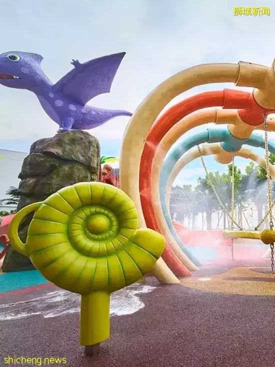 Causeway Point 免費水上樂園: 有火山的恐龍濕地遊樂區