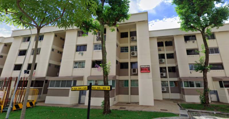 见过嚣张的！抽烟抽得这么嚣张的还是第一次见