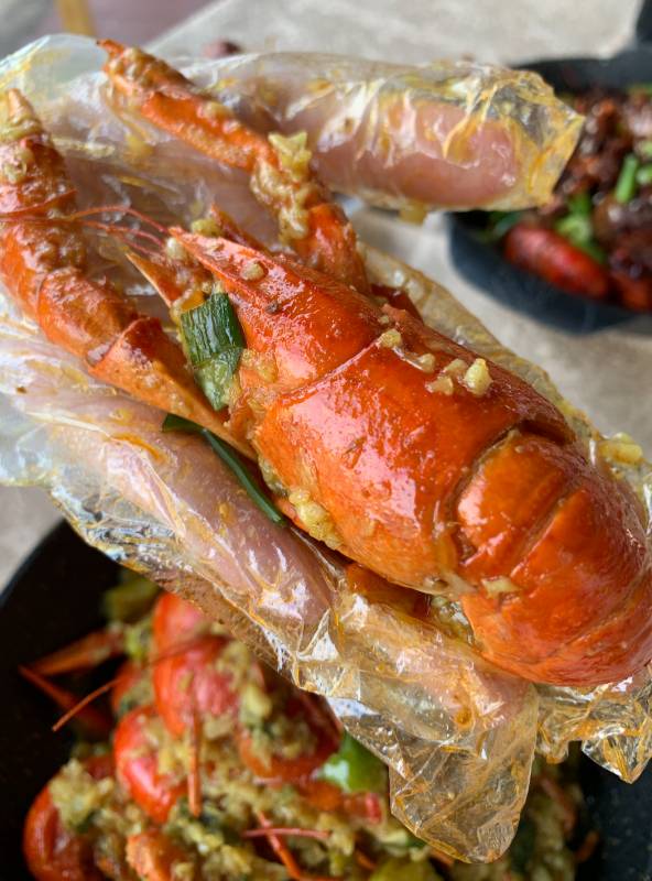 比雙11剁手更恐怖的事情是——這家烤魚、小龍蝦，竟然讓人