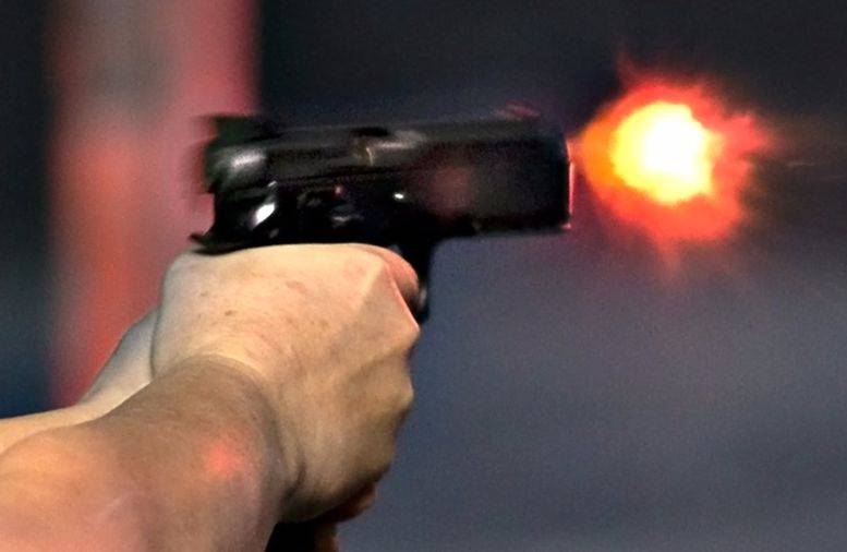 警察下跪震驚全網,實拍昆明人質劫持案有多驚心動魄!新加坡的警察也曾這樣做