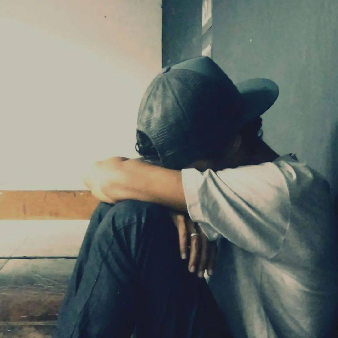 令人發指！新加坡這個婦女竟猥亵親生女兒的男同學